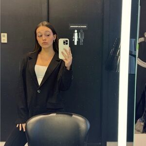 Meet your Posher, Elodie